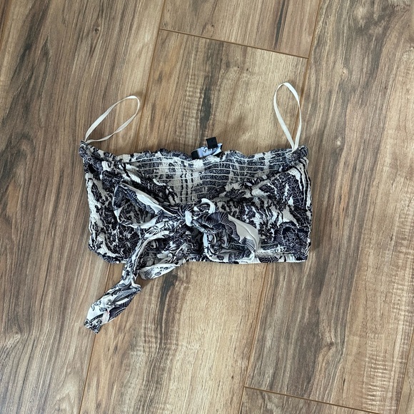 Aakaa Tops - Black and White Patterned Crop Top